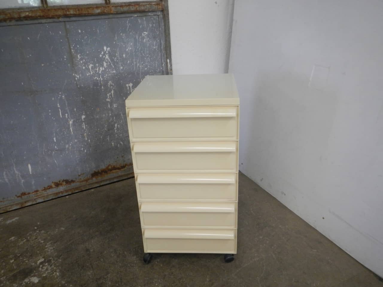 cassettiera di plastica con ruote