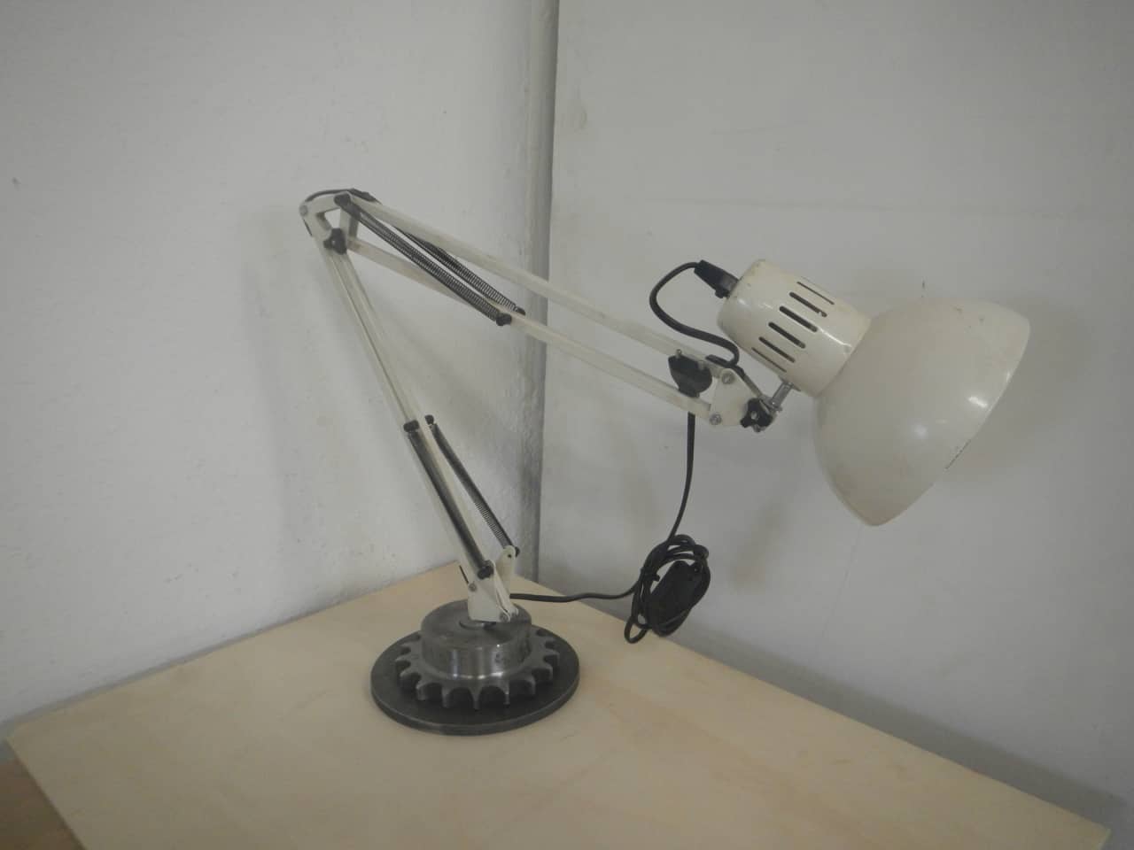 Lampada Da Tavolo Flex In Metallo Colore Verde Modello 4030V - Design Regolabile A Risparmio Energetico